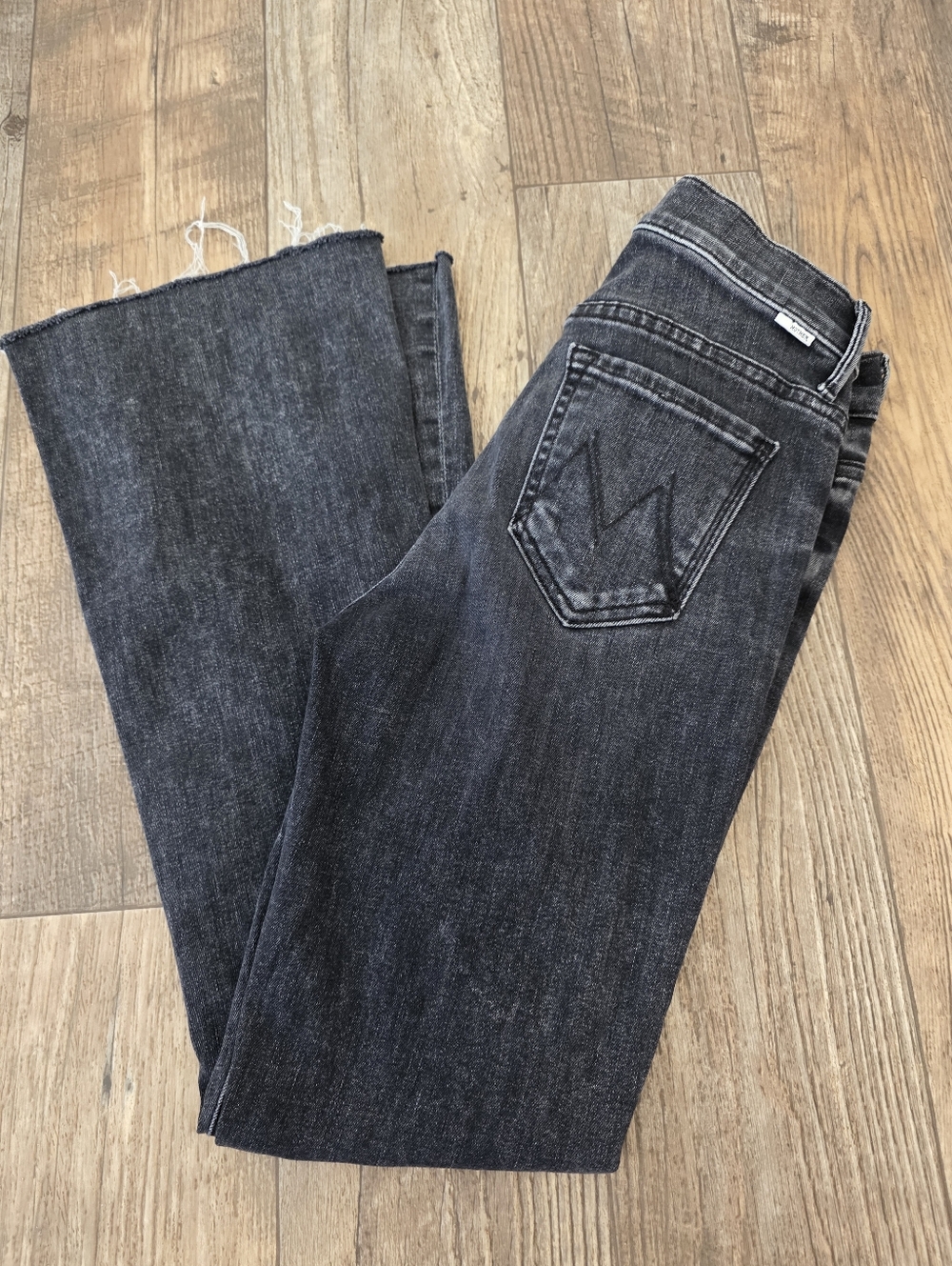 Mother Jeans The Weekender Fray Sz 25 Friday The 13th Wash Euc - Picture 3 of 4